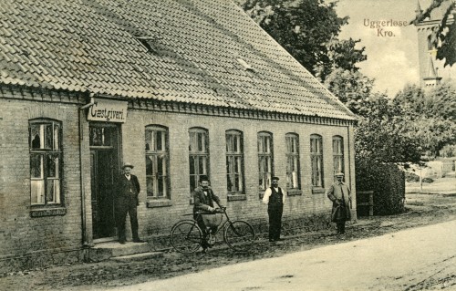 Ugerløse ca. 1916 - Billede 17 Uggerløse Kro i den halvdel af Brugsens bygning som lå nærmest kirken. Senere blev det afholdskro, hvor der en gang om måneden blev vist film af en rejsebiograf.