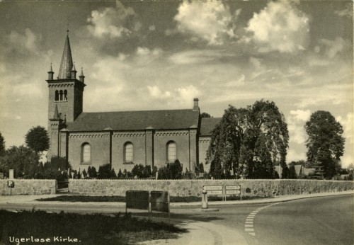 Ugerløse Kirke ca. 1960 - Billede 41 Hovedgaden og Østrupvej før rundkørslen.