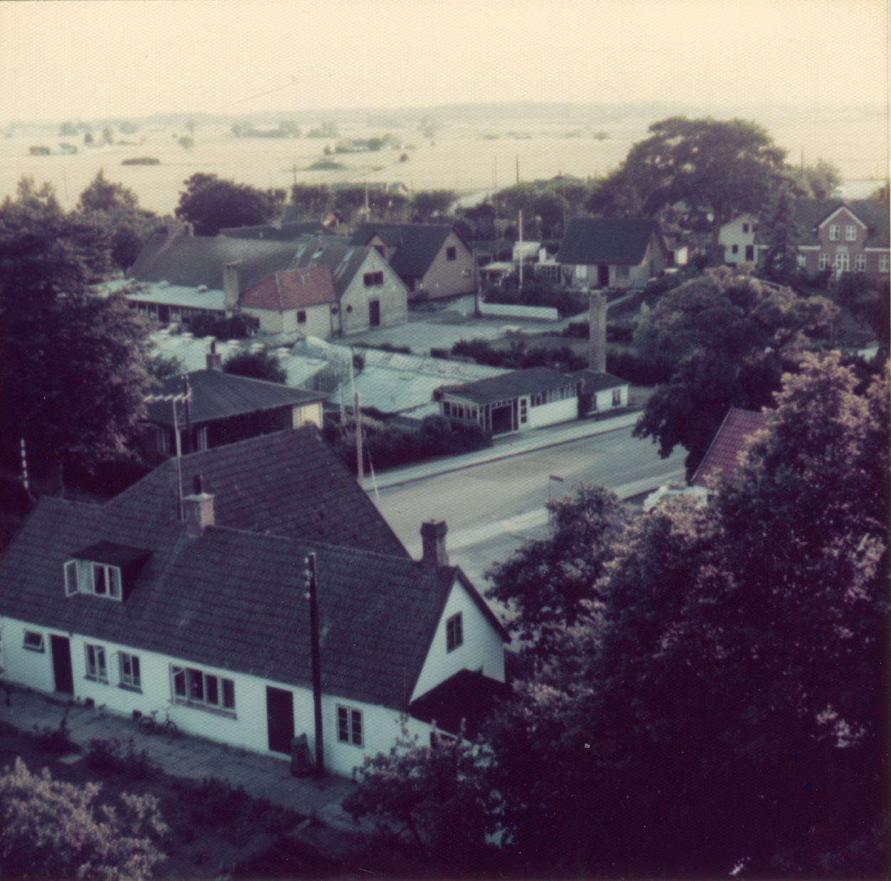 Billede 9 Østrupvej med Gartneriet i nr. 116. Bagved dette det tidligere Alderdomshjem - senere Lysfabrikken